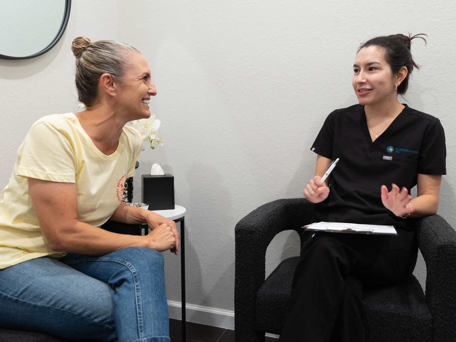a client discusses emsculpt with her medical professional